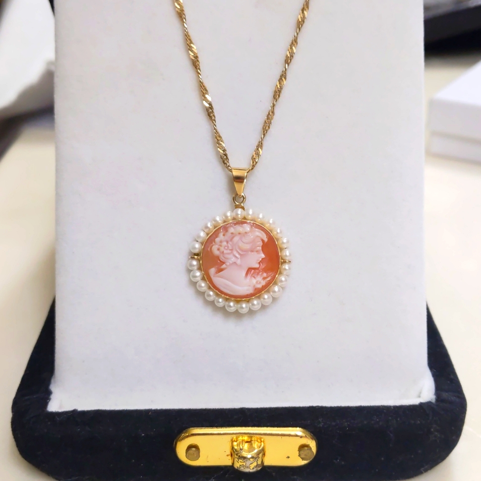 Solid 14k Vintage Cameo Necklace